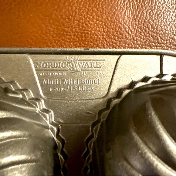 Nordic Ware Multi Mini Bundt Cakelet Pan 3D 6 baking Cast Aluminum Non-stick - Picture 3 of 4